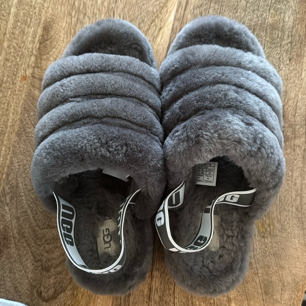 UGG Fluff Yeah in grey size 8